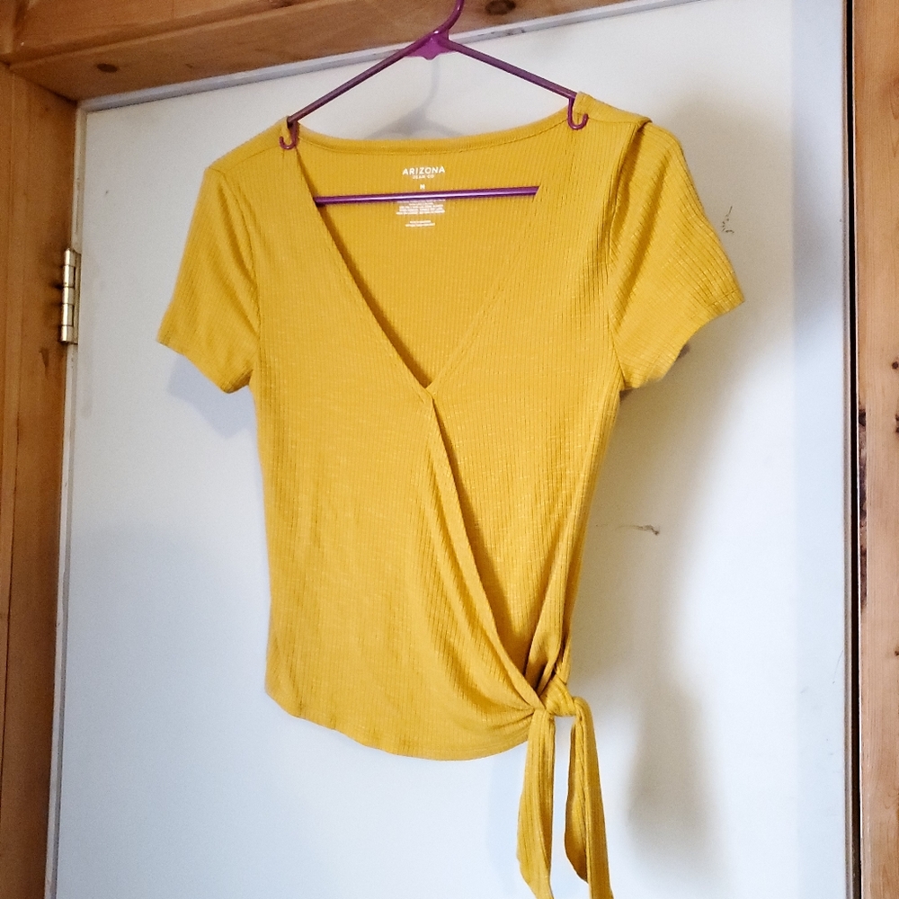 Mustard v neck